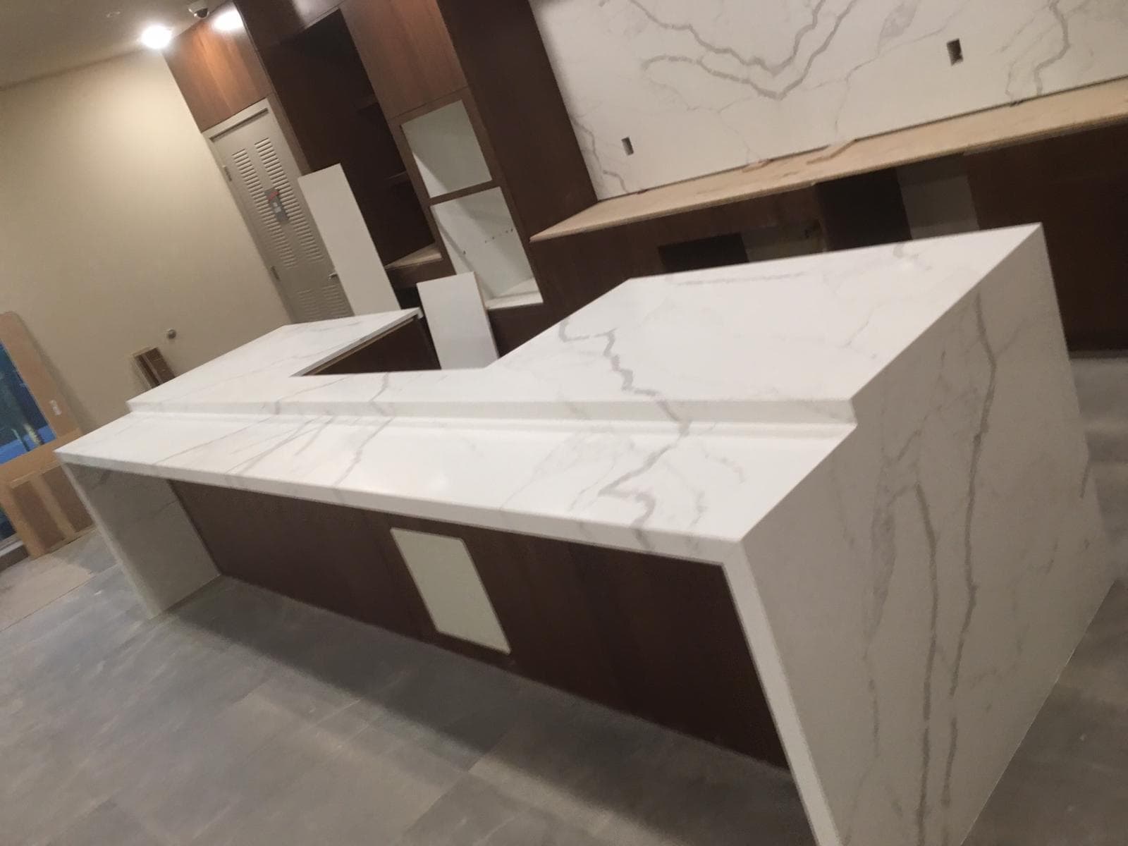 White granite brown kitchen2