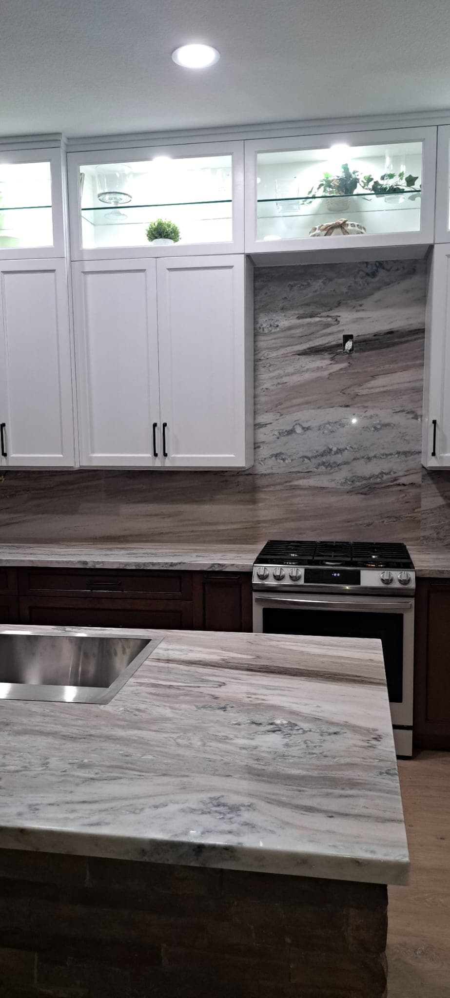 Cream granite kitchen 2
