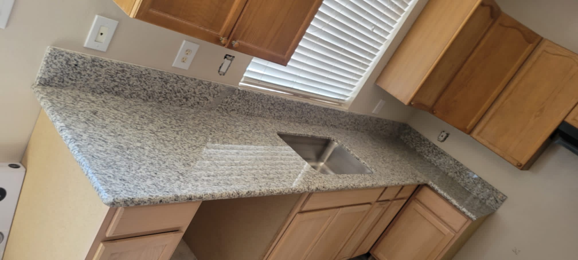 Gray sink lightBrown wood